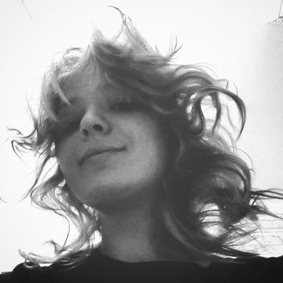 smoTree's profile picture. Тридцать третий год разговариваю одной прозой.