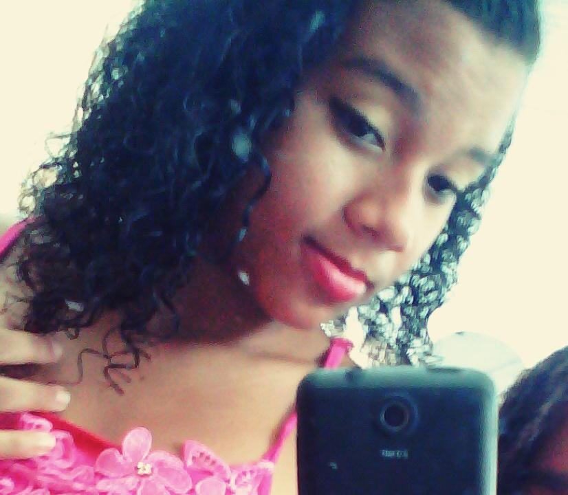 CamillaReis_e's profile picture. Quando defendemos os nossos amigos, justificamos a nossa amizade.