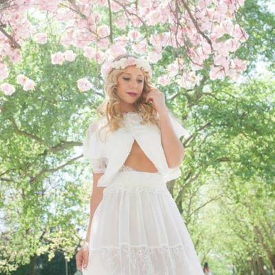 Vania - Couture is an innovative concept that joins collections of extraordinary designers targeted to the female audience. Dresses by Andreia Lobato