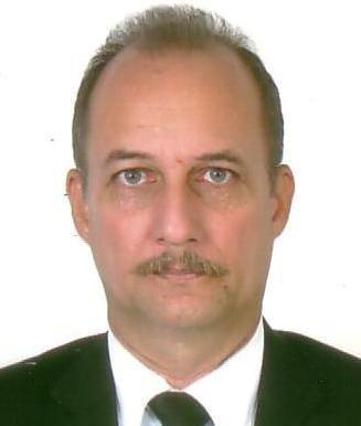 Ingeniero Electricista, especializado en Electrónica y Telecomunicaciones, casado, 2 hijos.