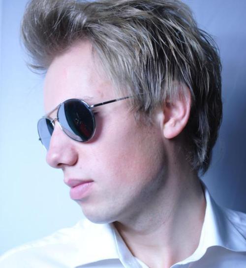 LavKastor, progressive trance producer from Poland. (27.02.1989)
http://t.co/5F6L1qMWu0