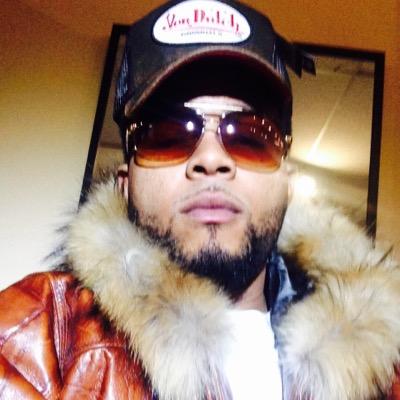 Remix'n n whip'n n the kitchen makin a mess HUHH!
WATCH SG x King louie #FUTD http://t.co/P0CTXN1ziA NOW!! #GodGwop the mixtape coming soon