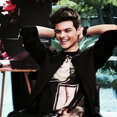 AmeliaMtz1998's profile picture. Estoy enamorada de un sexy español que canta en los escenarios @AbrahamMateoMus