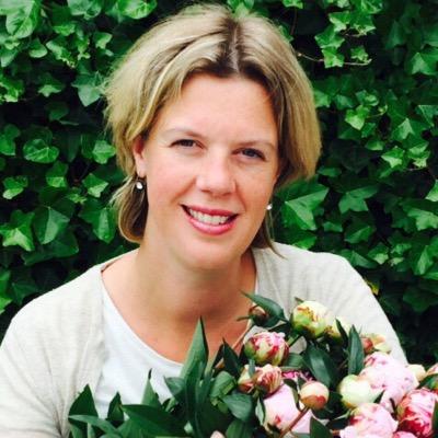 Writer with international roots - passionate about flowers, green hotspots, museums, art, gardens and floral events worldwide.