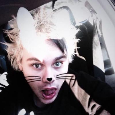 PLEASE RT THE LINK AND TAG MICHAEL IN IT PLEASE THIS IS IMPORTANT TO ME https://t.co/Qq5V13bn4g