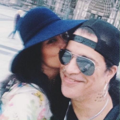 meeganandslash's profile picture. First Official Fanpage of the sweetest and the most beautiful couple @Slash & @KnightMeegan!
