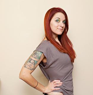 liccoco941's profile picture. Draped in a leopard mink, girr standing nekt to me