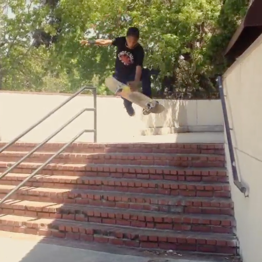 Yojnee's profile picture. This is my high life.      ॐ                    skate . art . weed . tawa                       
Jahbless