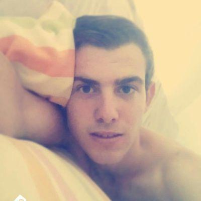 96.Feliz, ¿te jode? Te aguantas.//Si la envidia es una enfermedad, espero que te mejores.
