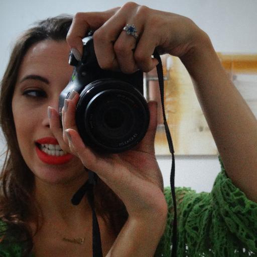 patiliver's profile picture. Aprende que o tempo não é algo que possa voltar para trás, portanto,plante seu jardim e decore sua alma ao invés de esperar que alguém lhe traga flores.