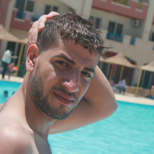 سمراء 
يغار #الكحل من سحر #عيونها