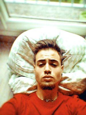 Nebja_TnTcrew's profile picture. Perdu entre la Terre et le vide c'est pas genial, mais je titube après une prise de codeines dans mes céréales.