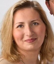 A geek who loves working in digital marketing where I get to merge my loves of tech, psychology and people. Also wife, and mom of an amazing girl.