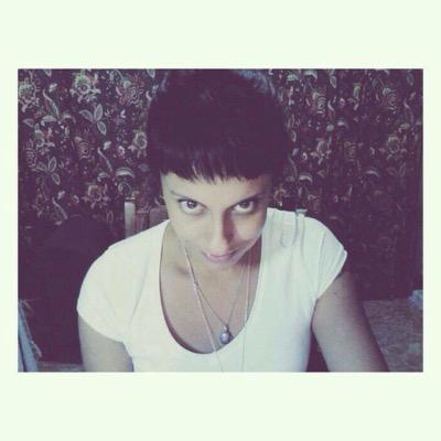 cibelegomes's profile picture. De perto, ninguém é legal.