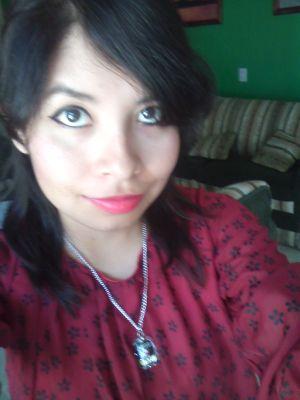 Soy poquito alta y guerita , soy poquito timida y aveces hablo muchoooo
Amo los grupos de KPOP muchoo
a TODOS.......