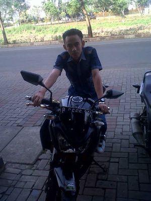 deniirawan411's profile picture. 