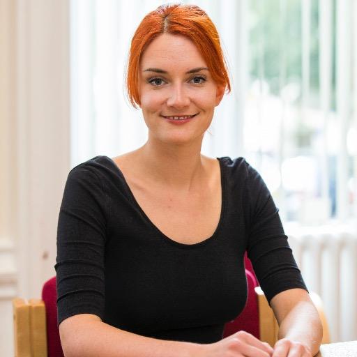Orange-haired Presenter | Voice-over | Compère.
Helping you to #PresentingConfidence. Tips on biz, broadcast, presenting, video.
Email info@kerryleese.co.uk