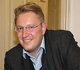 politisch interessierter Mensch, Vater zweier Töchter, Brotberuf öffentlich Bediensteter, twittert nur privat.
