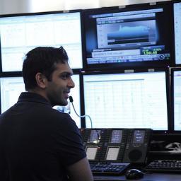 binarytrader98's profile picture. 