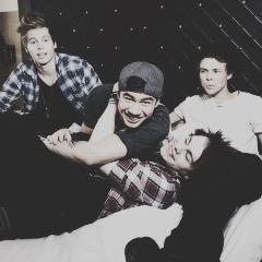 5SOSUpdate_GMT's profile picture. updating you on 5SOS' lives. Co-Owner forms below