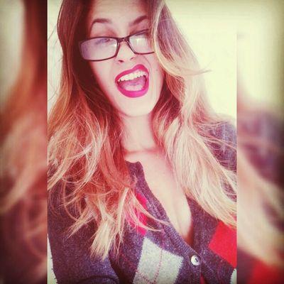 karenmenezesj's profile picture. 