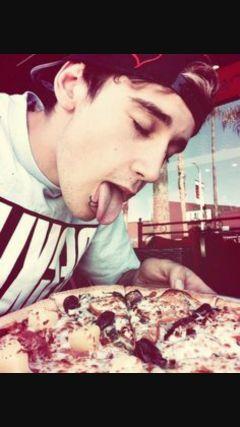 All Iwant out of life is for all of the Janoskians to follow me and for Luke Brooks or Daniel Sahyounie to take me to prom. ♥∞♡∞♥∞♡