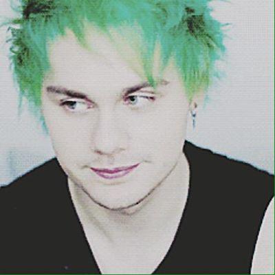 Don't follow me, follow @bea_miller__
she gave you this free follow