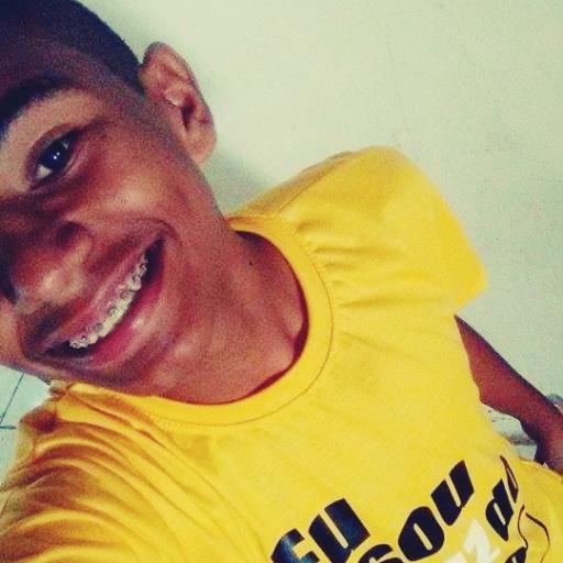 Muita coisa que ontem parecia importante ou significativa amanhã virará pó no filtro da memória. Mas o sorriso ah, esse resistirá a todas as ciladas do tempo.