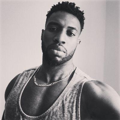 J'ai arrêté de critiquer le monde et j'ai commencé à me changer moi-même!!! ✊✊✊
Singer, Rapper, Song Writter!!!
HappinessOnMySide