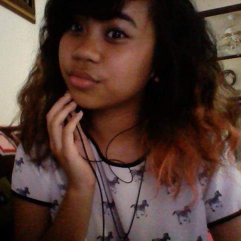 ESx3__'s profile picture. sitting on my bed, feeling like im dead