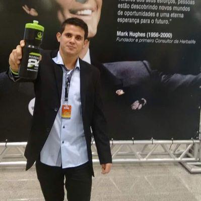 Nunca desista de seus sonhos, mais cedo ou mais tarde eles vai se realizar. Basta ter foco!