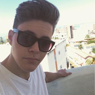 Richa_Santos's profile picture. El lobo es siempre el malo, porque solo escuchamos la version de caperucita.