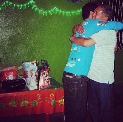 22,Si no te llamo, o no te escribo,no significa q me olvide de ti o que no te quiero, al contrario, trato de disimular cuanto te necesito♥