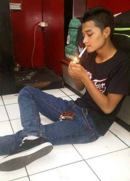Besarlah karena cacian dan makian,,,karena pujian adalah racun
