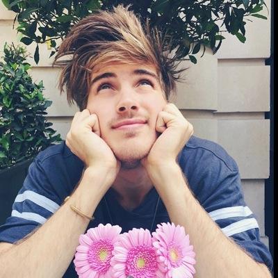 HEY MY NAME IS EMMA AND I LOVE JOEY GRACEFFA $ Joeys an Angel sent from Heaven ~Youtuber~