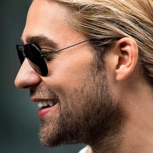 Angus_March's profile picture. Fellow soldier of @Thomas_Valerian, who is also my maker. Turned during World War II.