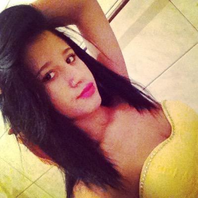 SallesTaylaine's profile picture. Entre o bem e o mal, eu fico com a paz. ☮☾☯