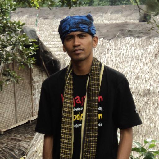 Pengajar Di Rumah Pohon dan Kuli Di Hutan Rusak