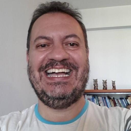 Psicólogo Pythonista, Mestre em Análise do Comportamento, Ciência de Dados, graduando em Engenharia de Software.