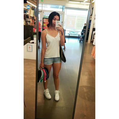 elainaburruel's profile picture. 