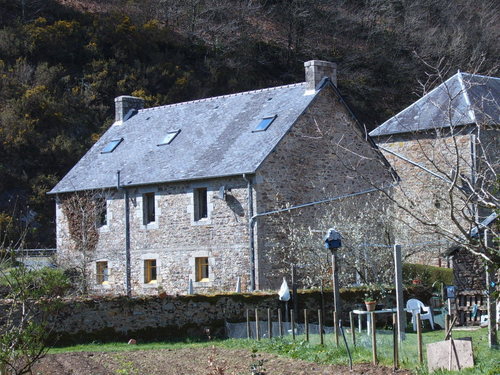 Sharing our life and the Self Catering Holiday Cottage in Brittany, visit Callac, Carhaix, Huelgoat and more from your computer and some other stuff thrown in.