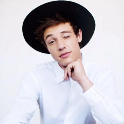 iliveforvine's profile picture. Bios are lame.