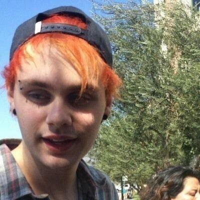 michaelrpgfbc's profile picture. j'aime le son de ta voix quand tu fermes ta gueule.