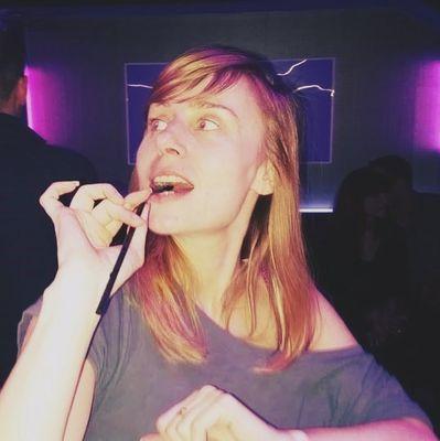 Journaliste indépendante. 4x4 de l'info. Ici, là-bas, ailleurs. Aime les girafes et les frites-mayo. No robe à pois verts #NePasConfondre.