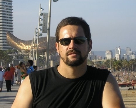 Adoro política. Sou conservador e direita extremo