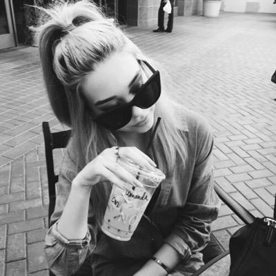 amandarpgye's profile picture. Kiss my neck and call me baby.