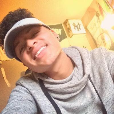 brvndon67's profile picture. snapchat me @brandon67 

new tiwtter . last one got hacked