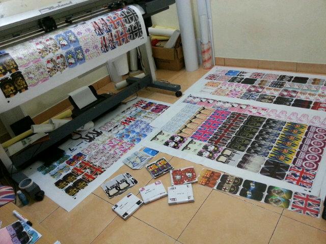 Garskin Murah di Sukoharjo | Garskin | Hardcase | Naiklskin | Free Design | from 12k | Sepatu | reseller welcome :)