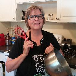 American woman who lived in the Middle East for 16 years and learned how to cook foods from all over the world. A mom of 9 who's been cooking for 30 years!