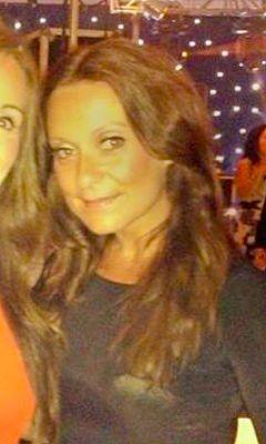 sarahj2004's profile picture. 